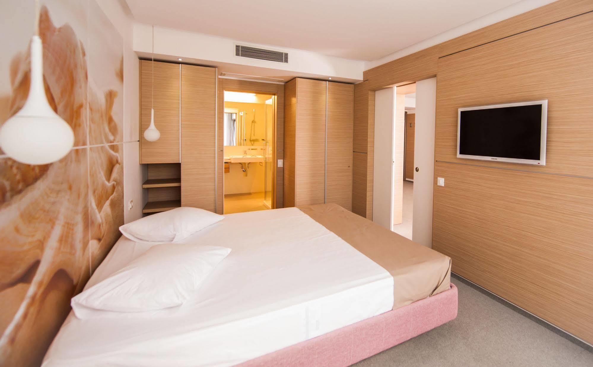 Hotel Melodia Venus Bagian luar foto